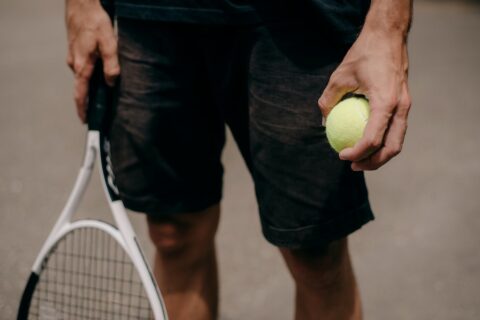 Epicondilitis del deportista: qué es y cómo prevenir el codo de tenista